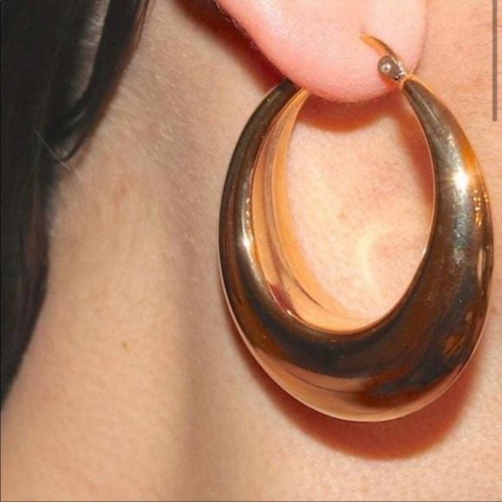 NEW 18K GOLD ROUND HOOP EARRINGS, NICE EARRINGS, CUTE EARRINGS. - Picture 4 of 5